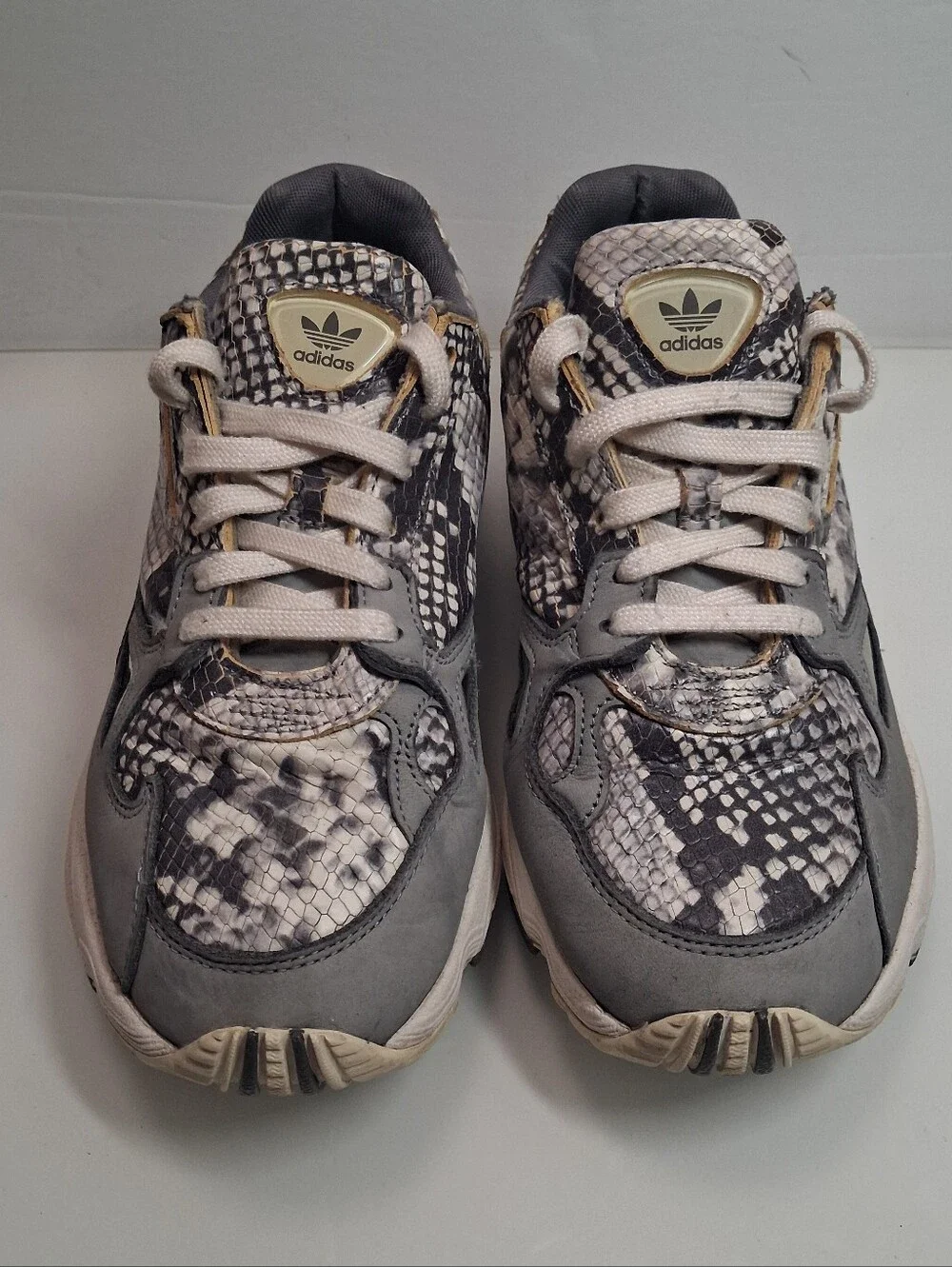 Adidas Womens Falcon W EH0192 Gray Graphic Print Lace Up Shoes Size 9 Pre-owned